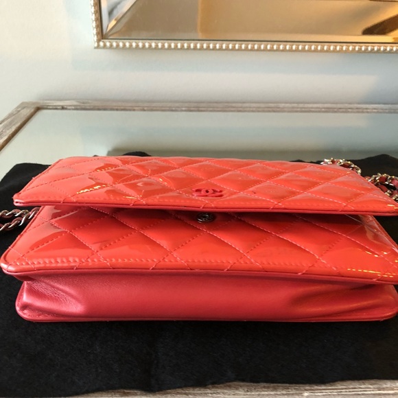 Chanel patent leather Wallet on a Chain - Picture 5 of 8